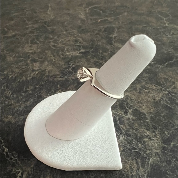 DIAMOND RING - 14K WHITE GOLD PROMISE OR ENGAGEMENT RING💗 - Picture 2 of 8